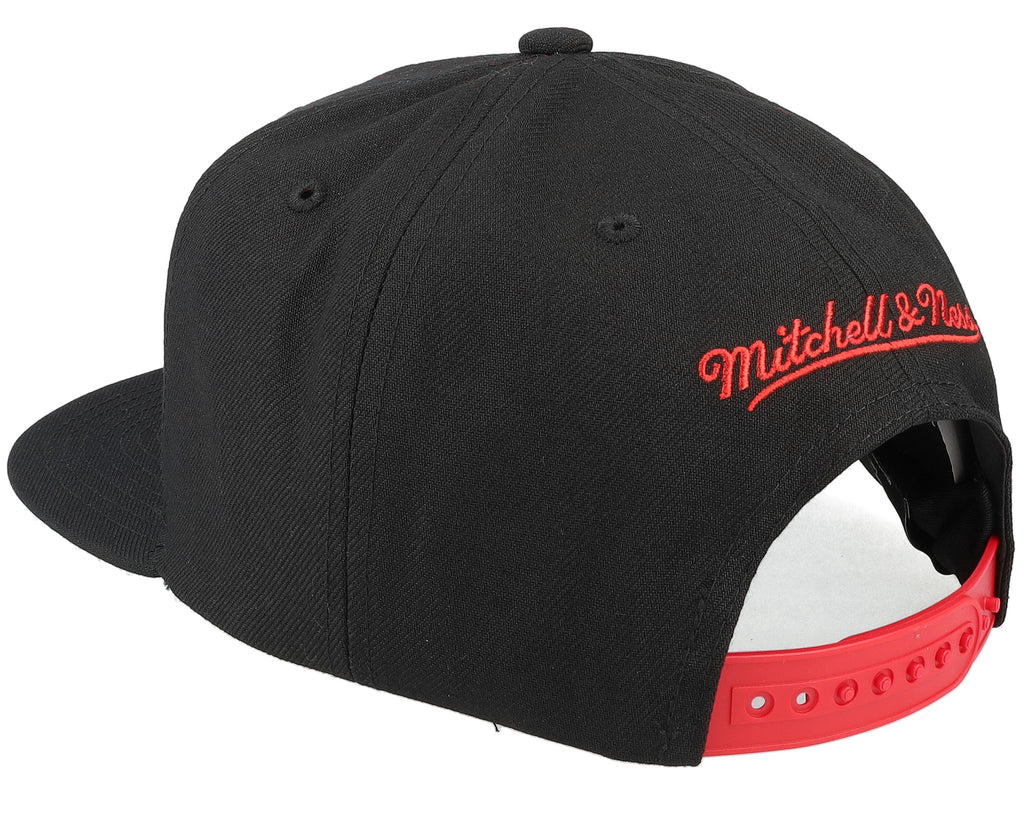 Mens Mitchell & Ness NHL RETRO LOCK UP SNAPBACK BLACKHAWKS
