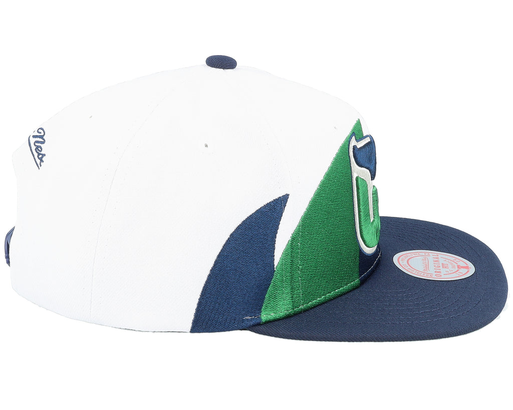 Mens Mitchell & Ness NHL VINTAGE SHARKTOOTH SNAPBACK WHALERS
