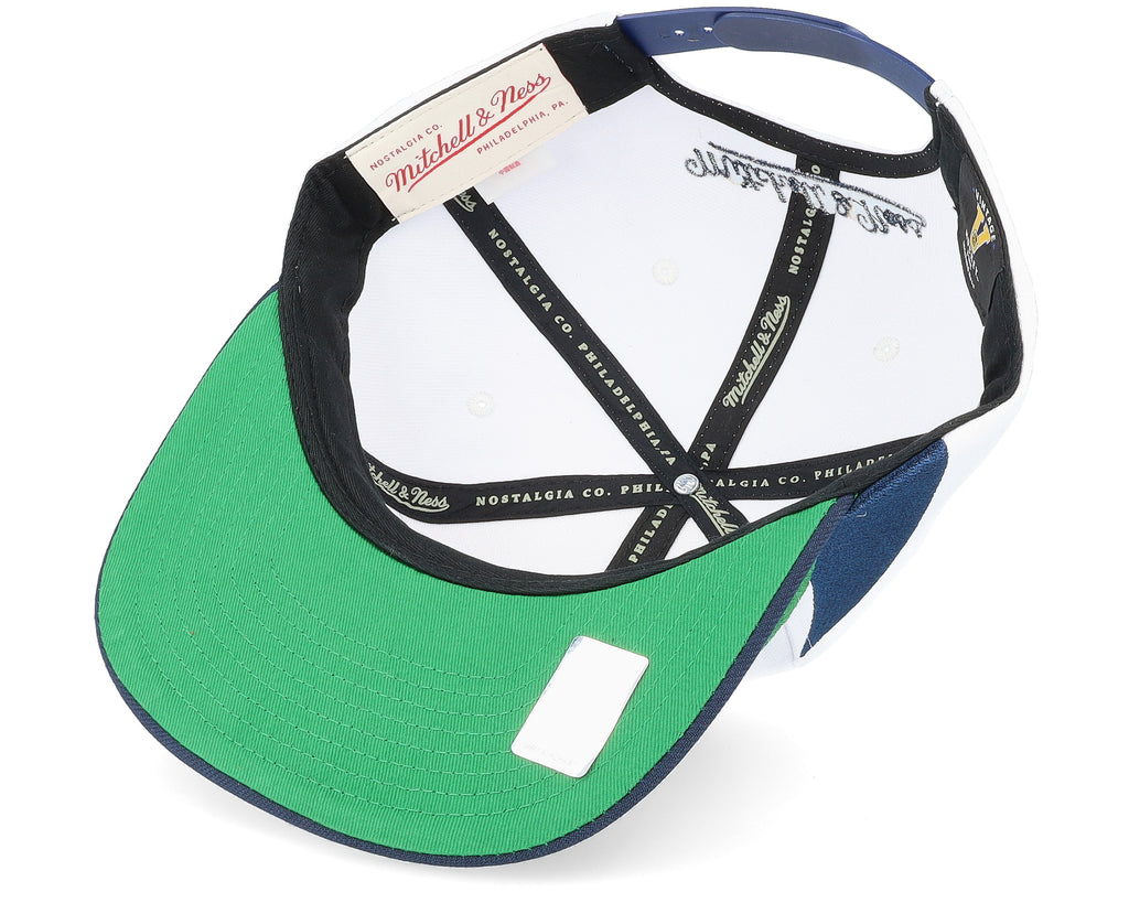 Mens Mitchell & Ness NHL VINTAGE SHARKTOOTH SNAPBACK WHALERS