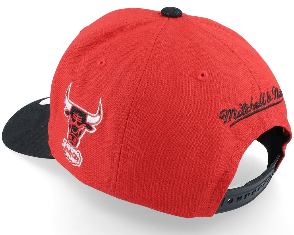 MENS MITCHELL & NESS NBA TEAM SCRIPT 2.0 PRO SNAPBACK HWC BULLS