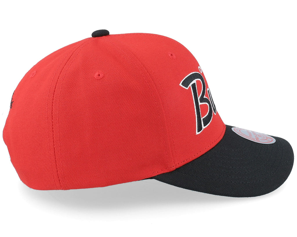 MENS MITCHELL & NESS NBA TEAM SCRIPT 2.0 PRO SNAPBACK HWC BULLS