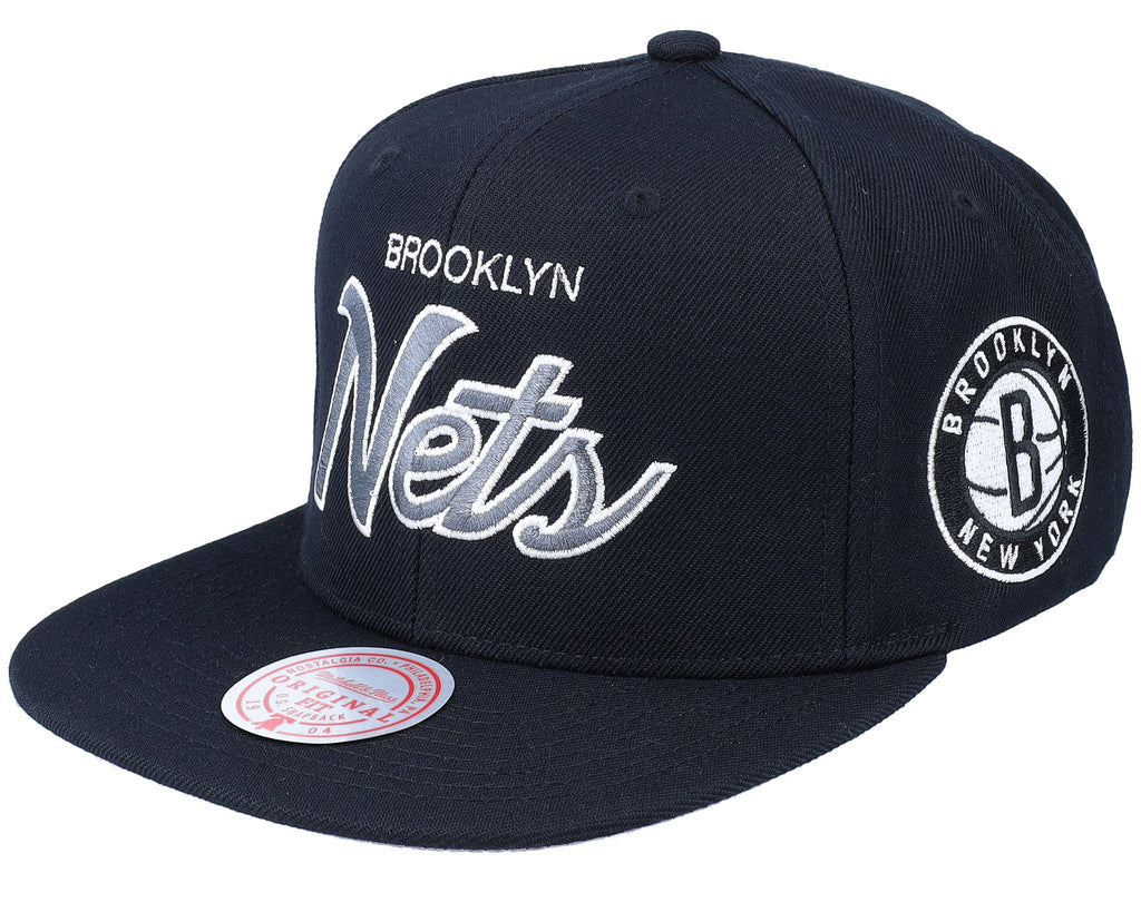 MENS MITCHELL & NESS NBA TEAM SCRIPT 2.0 SNAPBACK NETS
