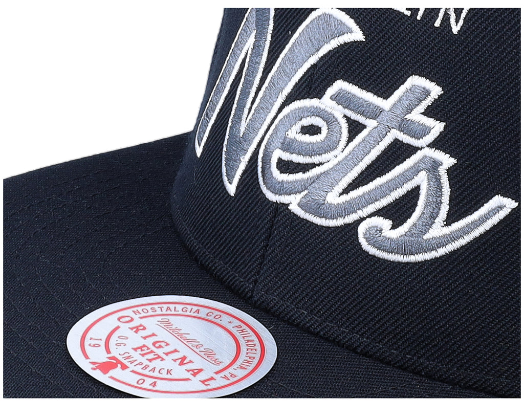 MENS MITCHELL & NESS NBA TEAM SCRIPT 2.0 SNAPBACK NETS