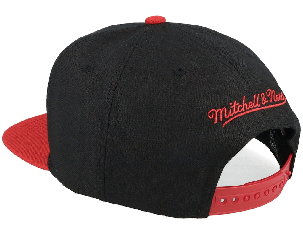 MENS MITCHELL & NESS NHL TEAM 2 TONE 2 SNAPBACK BLACKHAWKS