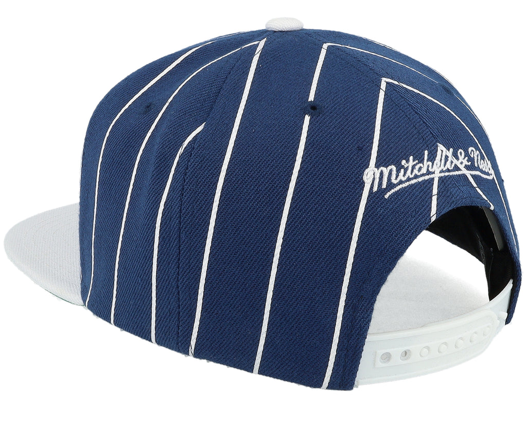 Mens Mitchell & Ness NHL TEAM PIN SNAPBACK MAPLE LEAFS