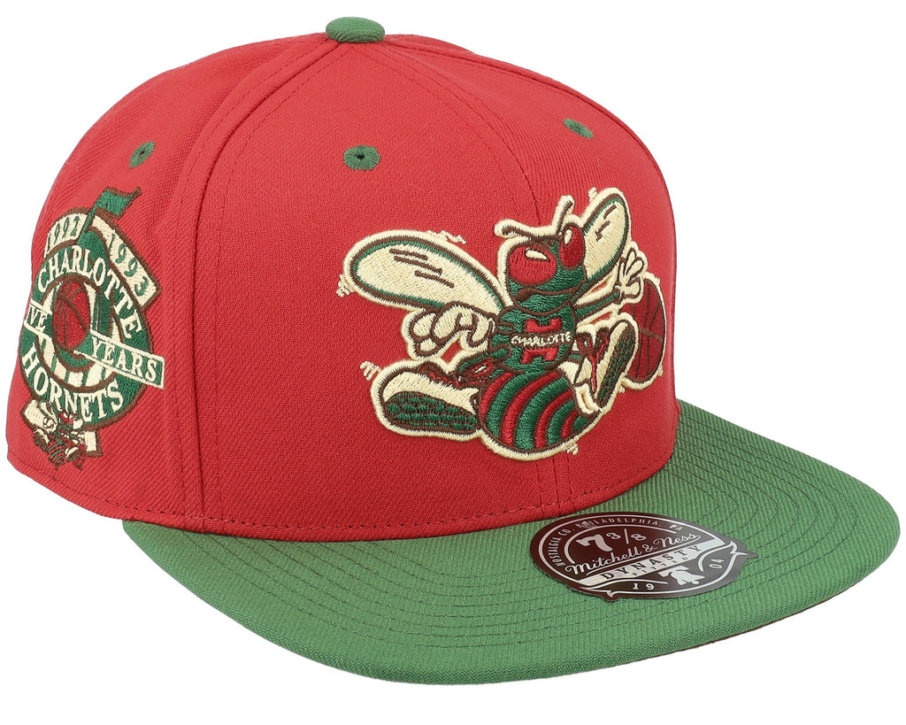 MENS MITCHELL & NESS NBA NIGHTMARE FITTED HWC HORNETS - RED