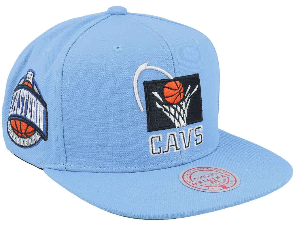 MENS MITCHELL & NESS NBA CONFERENCE PATCH SNAPBACK HWC CAVALIERS - LIGHT BLUE