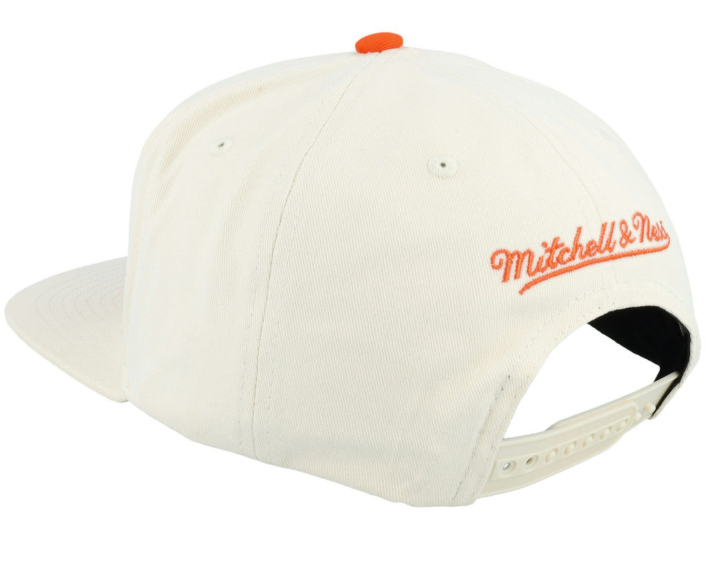 MENS MITCHELL & NESS NBA REFRAME RETRO SNAPBACK HWC KNICKS - OFF WHITE