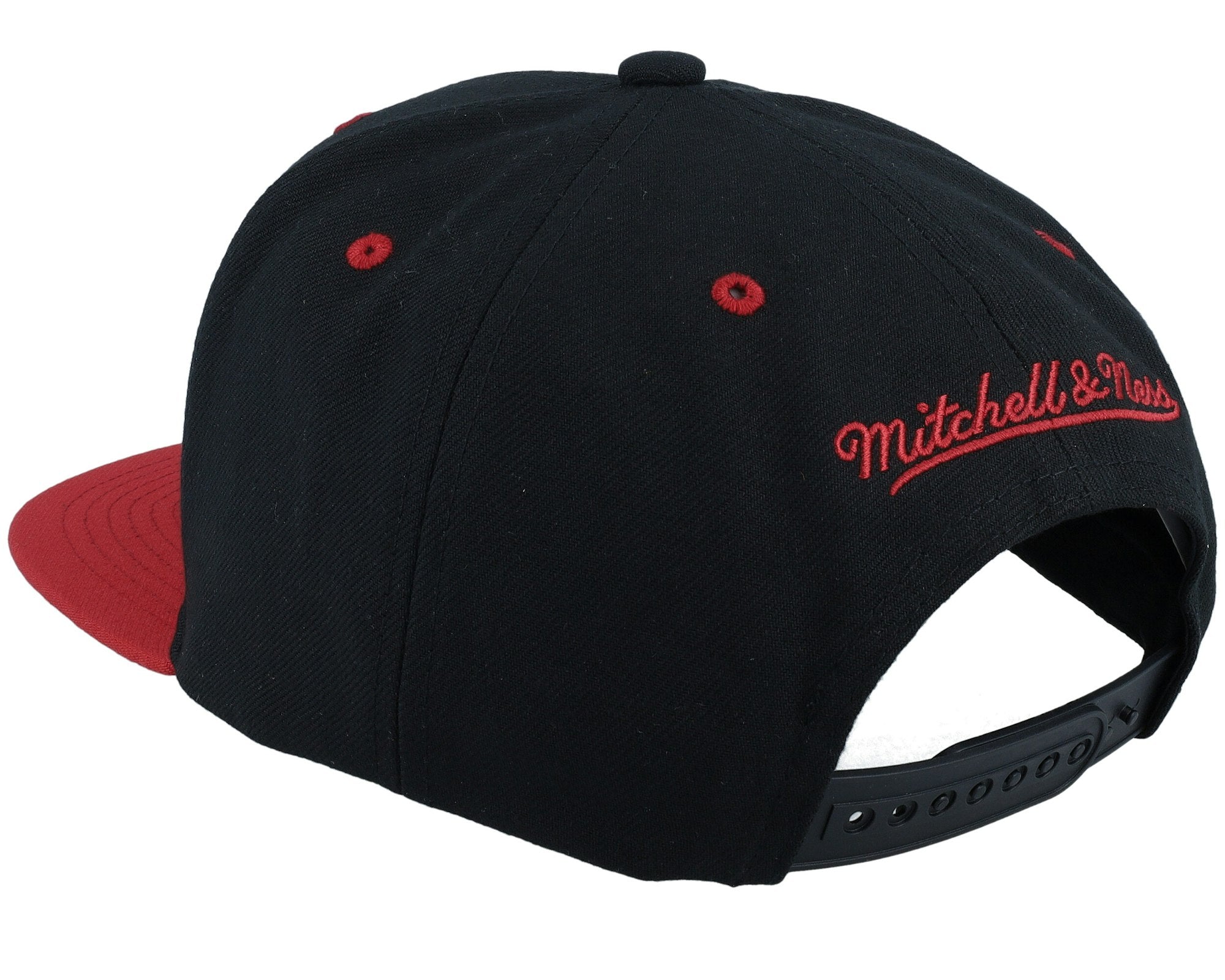 MENS MITCHELL & NESS NBA BREAKTHROUGH SNAPBACK BULLS - BLACK