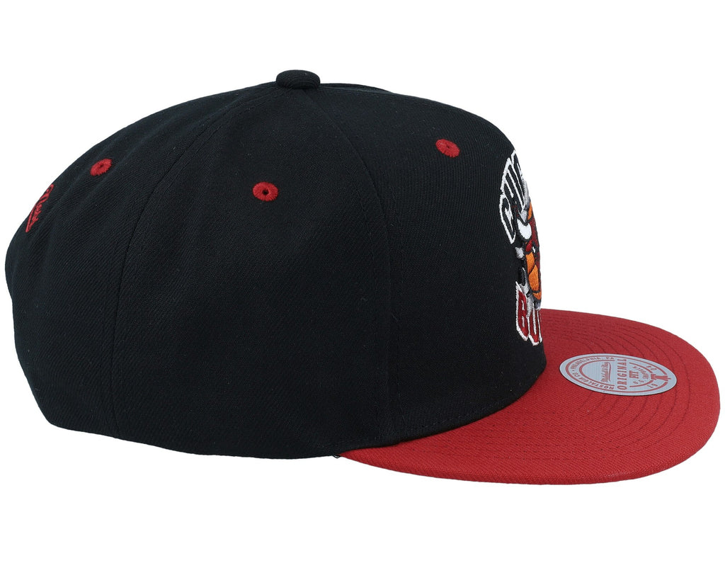 MENS MITCHELL & NESS NBA BREAKTHROUGH SNAPBACK BULLS - BLACK