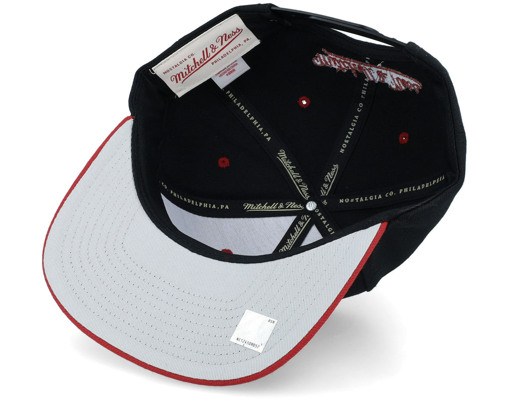 MENS MITCHELL & NESS NBA BREAKTHROUGH SNAPBACK BULLS - BLACK