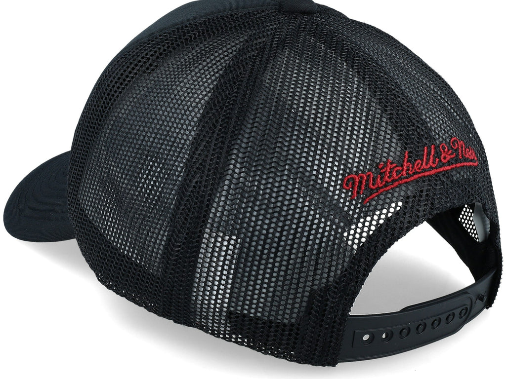 Mens MITCHELL & NESS NBA BILLBOARD TRUCKER SNAPBACK BULLS