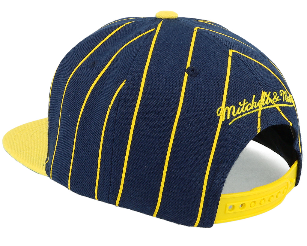 Mens Mitchell & Ness NCAA TEAM PIN SNAPBACK MICHIGAN