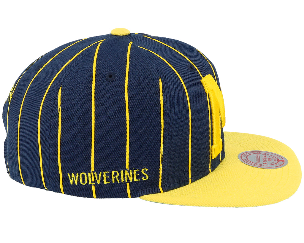 Mens Mitchell & Ness NCAA TEAM PIN SNAPBACK MICHIGAN
