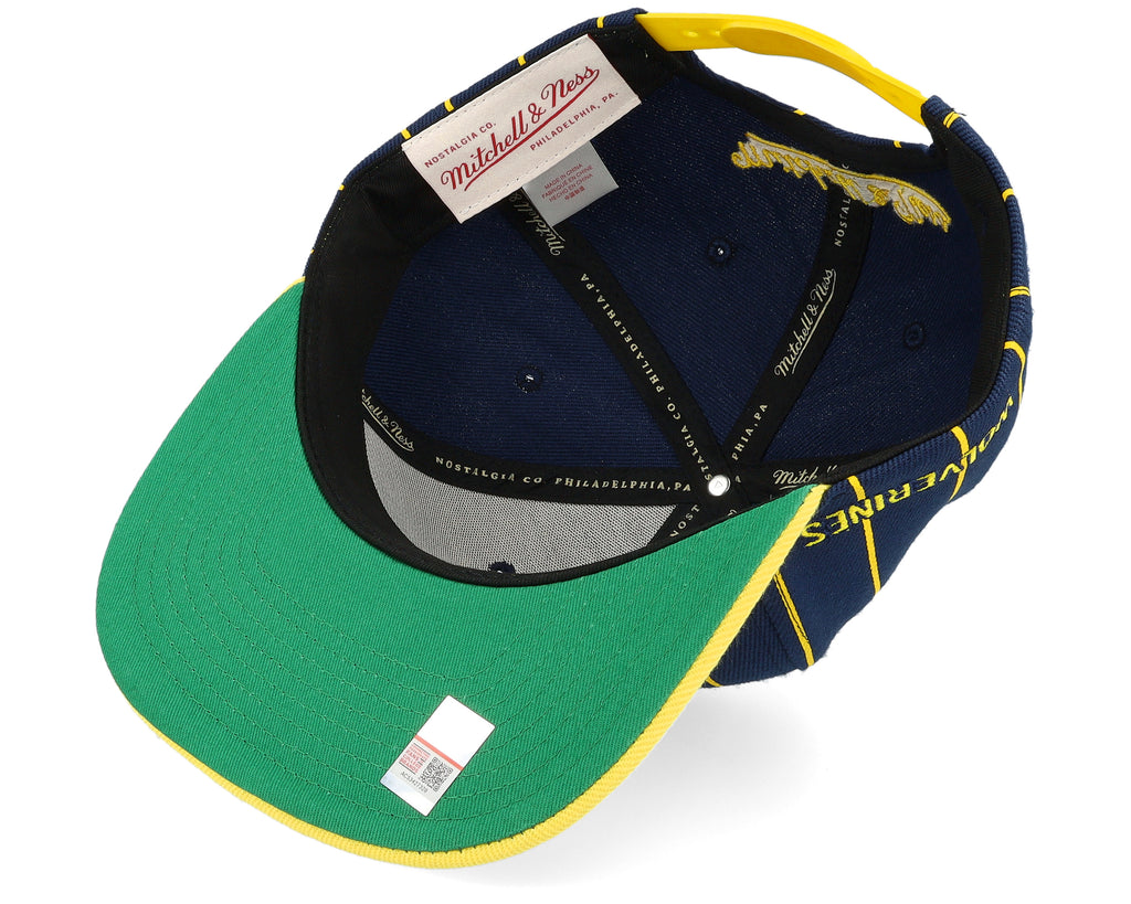 Mens Mitchell & Ness NCAA TEAM PIN SNAPBACK MICHIGAN