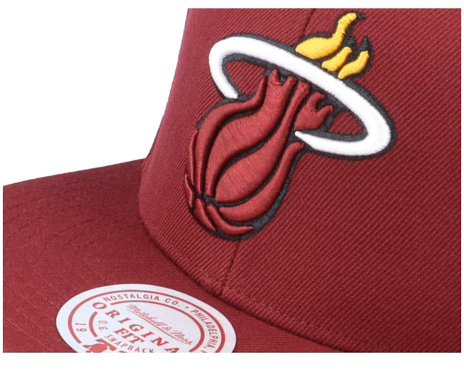 MENS MITCHELL & NESS NBA CORE BASIC SNAPBACK HEAT - MAROON