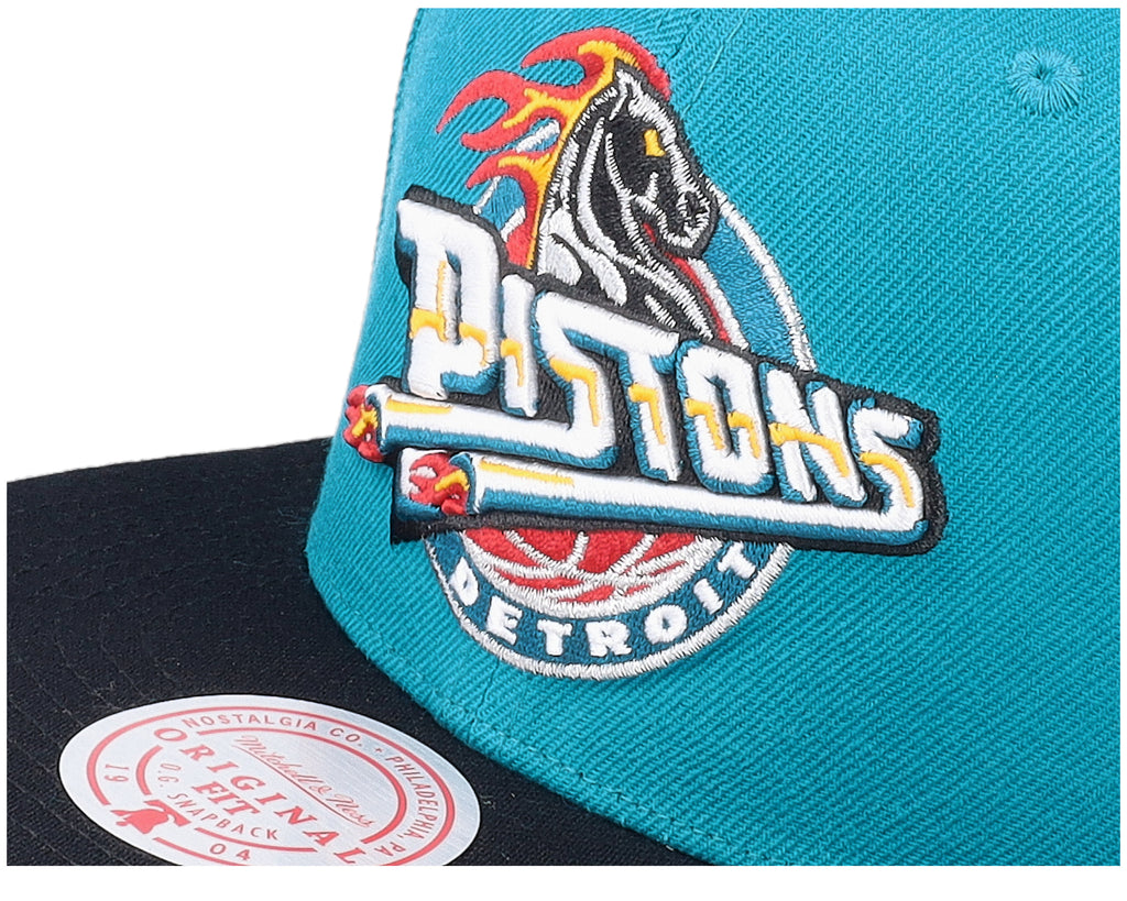 Mens Mitchell & Ness NBA TEAM 2 TONE 2.0 SNAPBACK HWC PISTONS