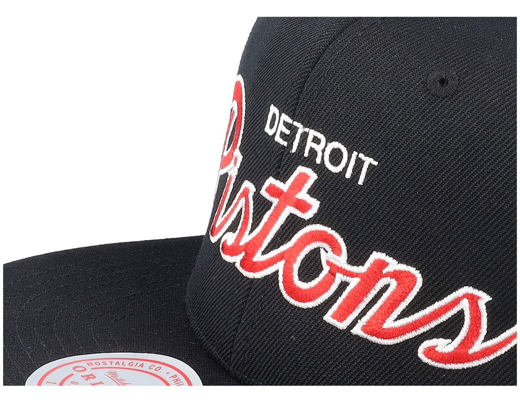 Mens Mitchell & Ness NBA TEAM SCRIPT 2.0 SNAPBACK PISTONS