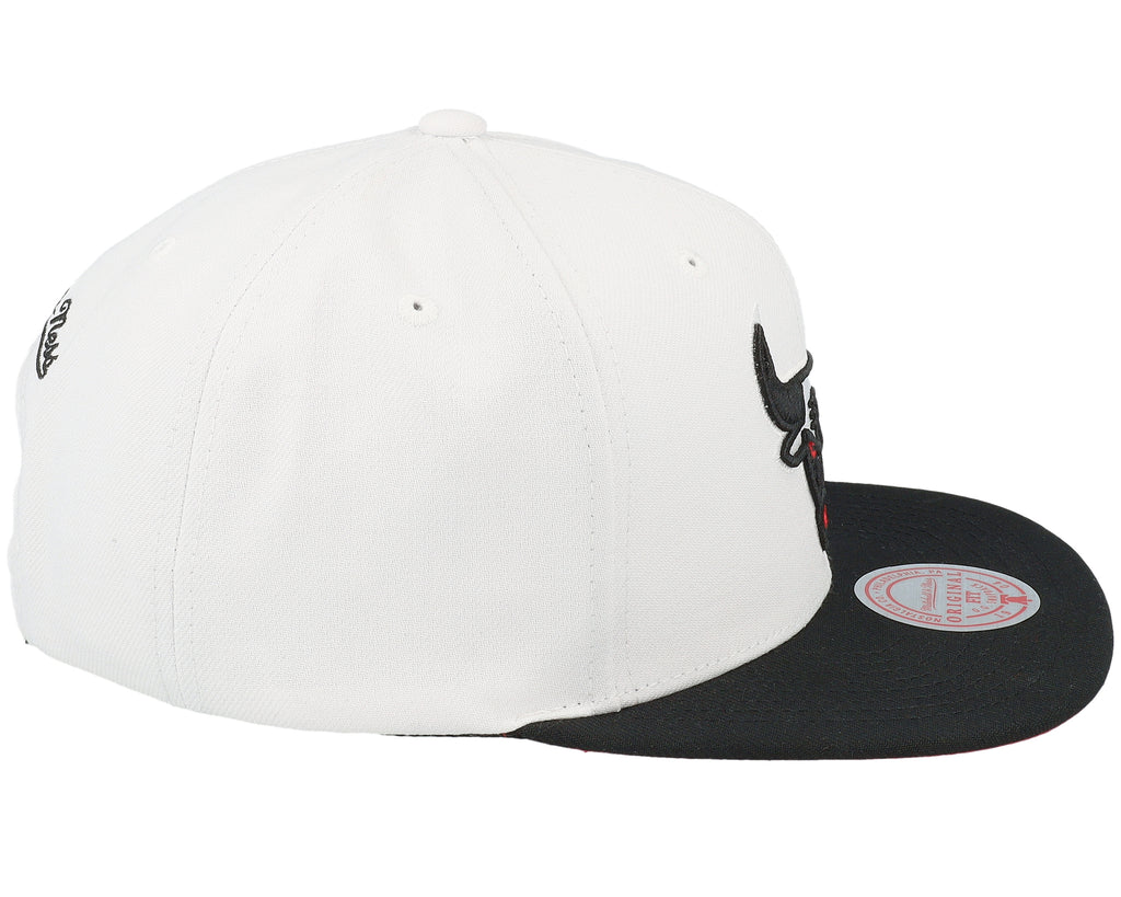 MENS MITCHELL & NESS NBA CORE BASIC SNAPBACK HWC BULLS - WHITE-BLACK