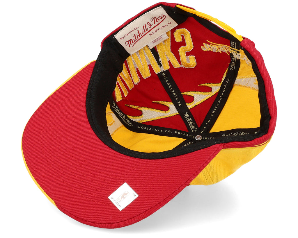 Mens Mitchell & Ness NBA SPIRAL DEADSTOCK SNAPBACK HWC HAWKS