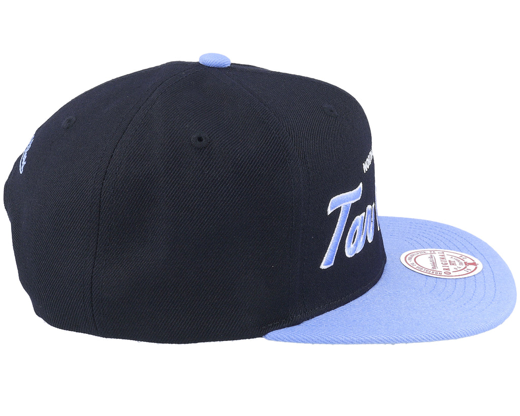 Mens Mitchell & Ness NCAA TEAM SCRIPT 2.0 SNAPBACK NORTH CAROLINA