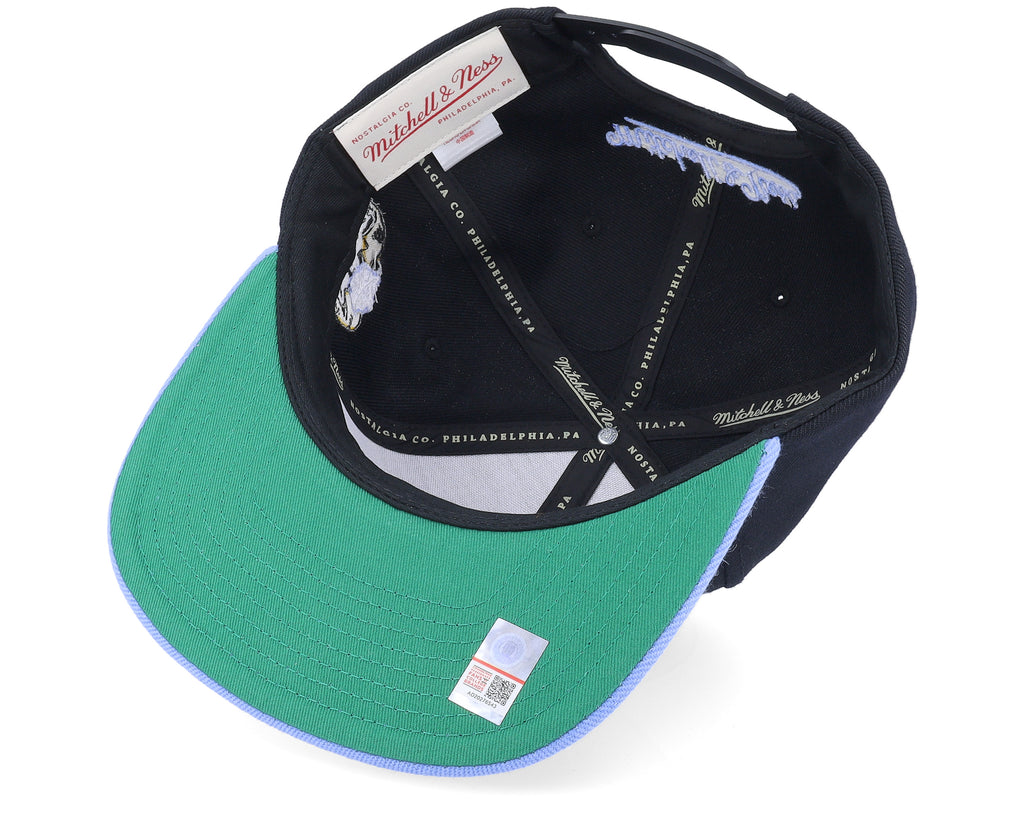 Mens Mitchell & Ness NCAA TEAM SCRIPT 2.0 SNAPBACK NORTH CAROLINA