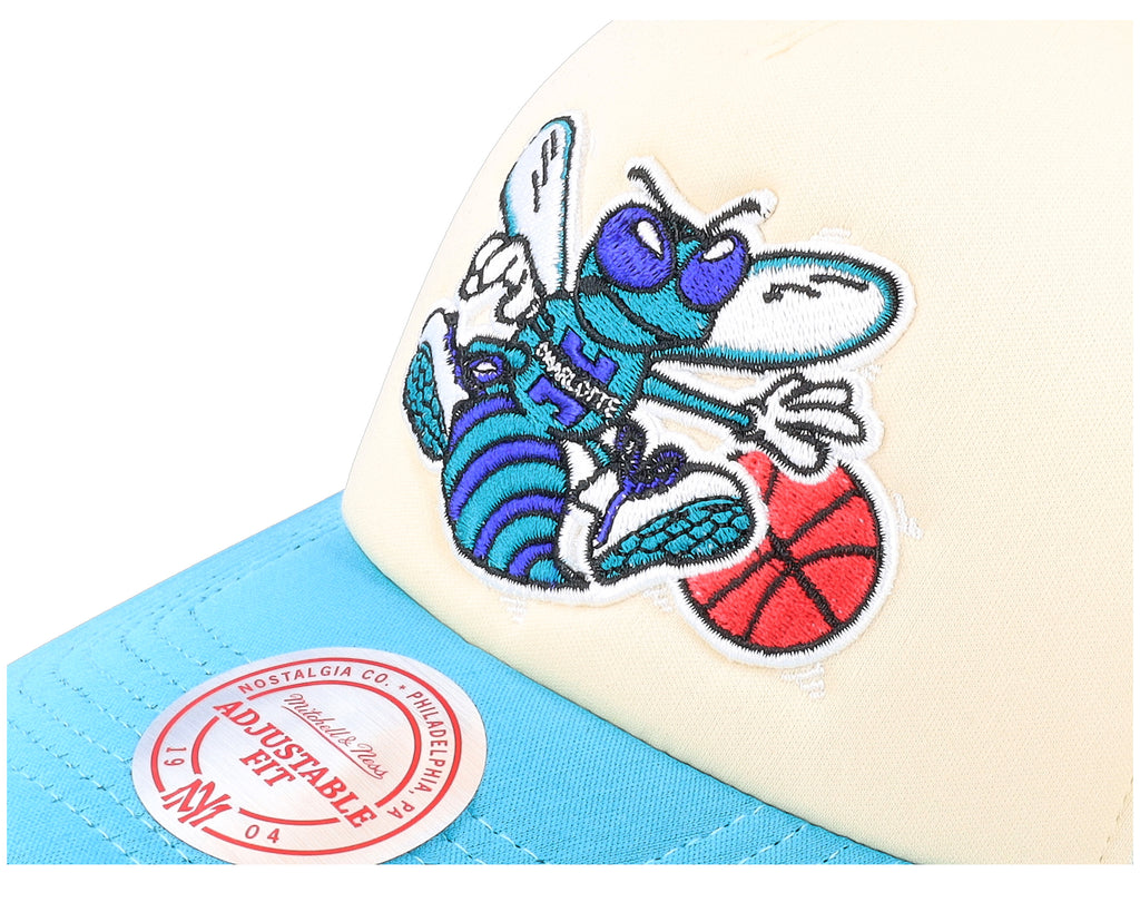 Mens Mitchell & Ness NBA OFF WHITE TRUCKER HWC HORNETS