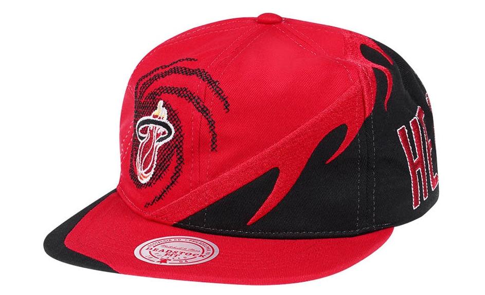 MENS MITCHELL & NESS NBA SPIRAL DEADSTOCK SNAPBACK HWC HEAT - RED