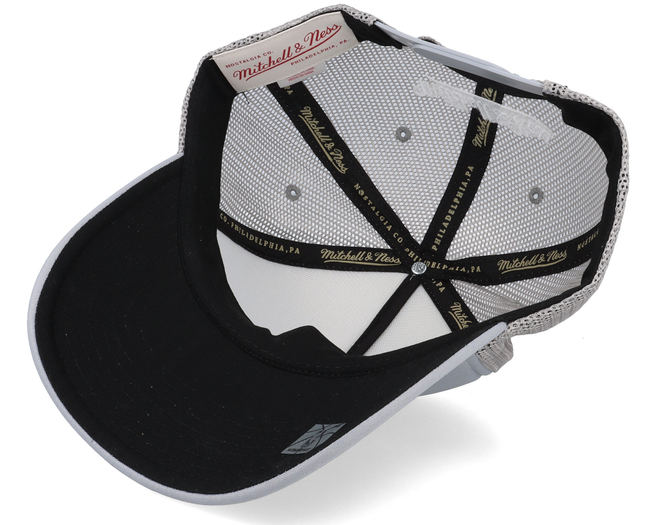 Mens Mitchell & Ness NBA KEEP ON TRUCKIN TRUCKER NETS