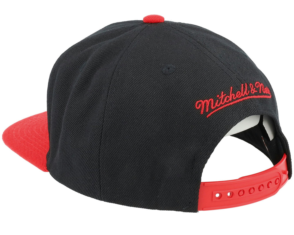 MENS MITCHELL & NESS NBA 8 BIT XL SNAPBACK HAWKS