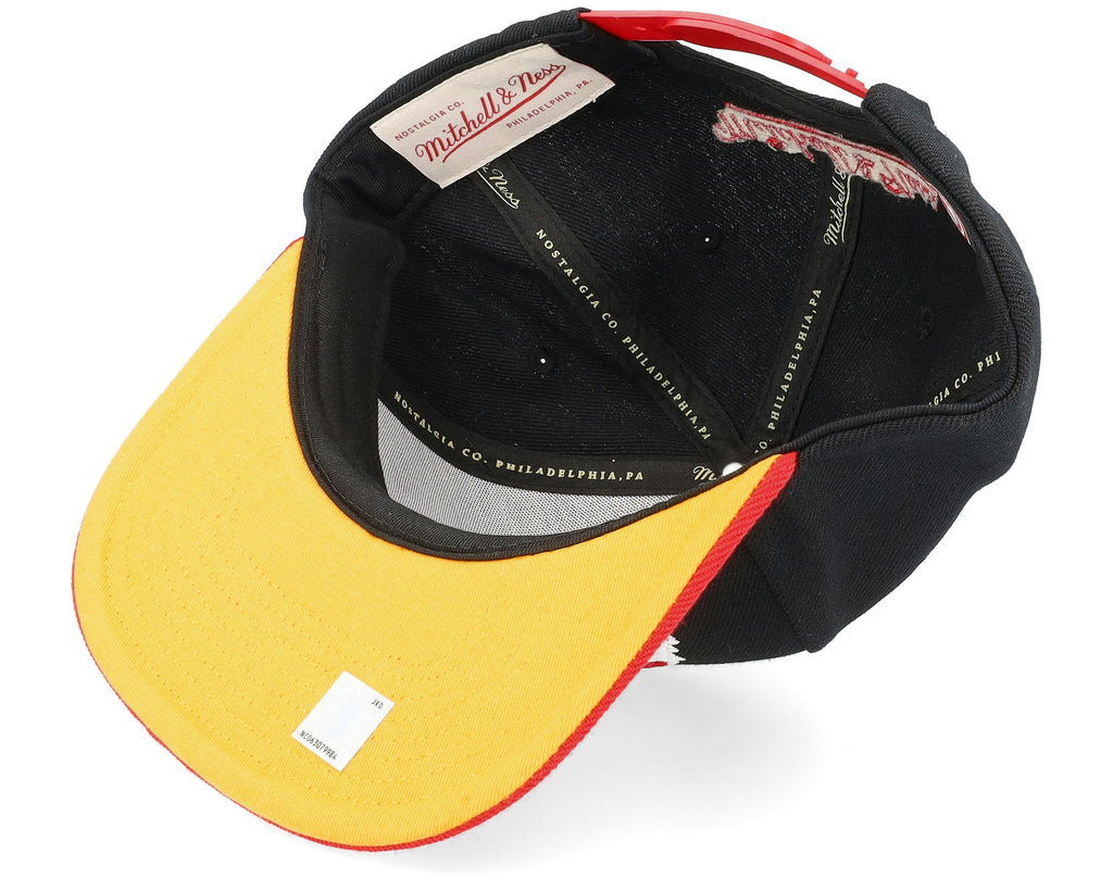 MENS MITCHELL & NESS NBA 8 BIT XL SNAPBACK HAWKS