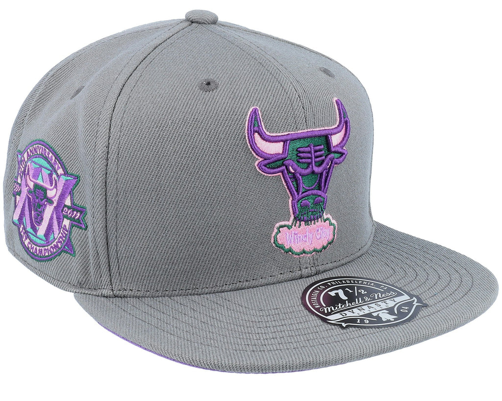 MENS MITCHELL & NESS NBA FROM DUSK FITTED HWC BULLS - DARK GREY