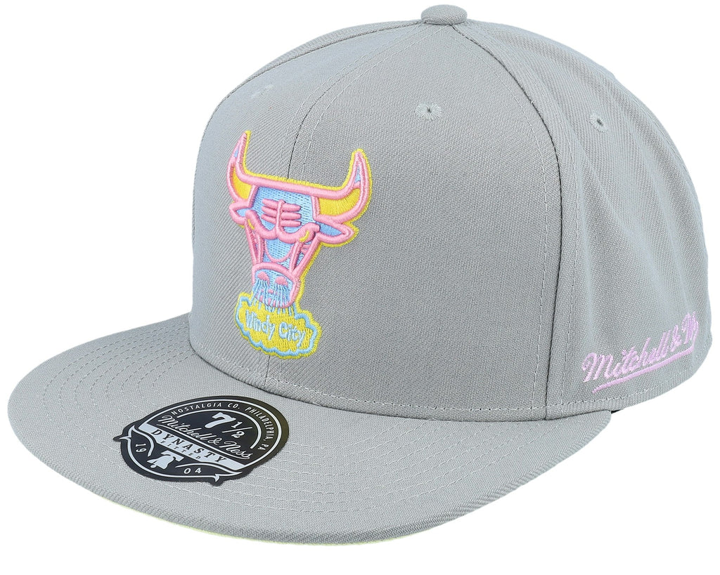 MENS MITCHELL & NESS NBA TIL DAWN FITTED HWC BULLS