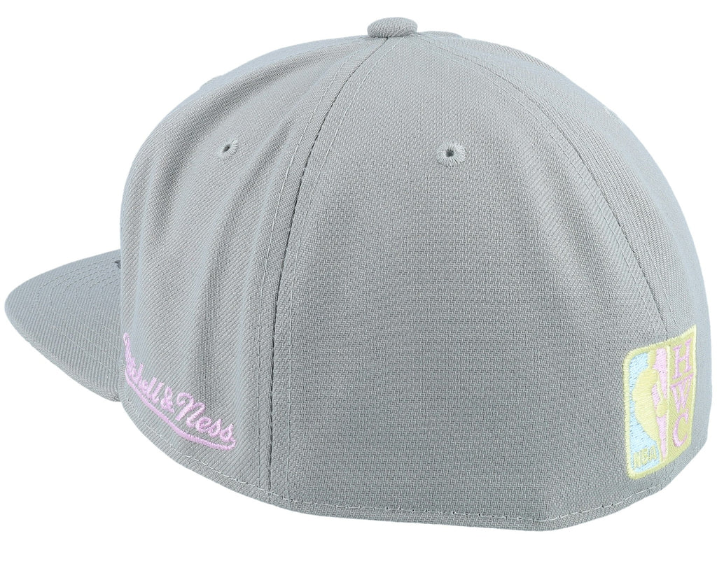 MENS MITCHELL & NESS NBA TIL DAWN FITTED HWC BULLS