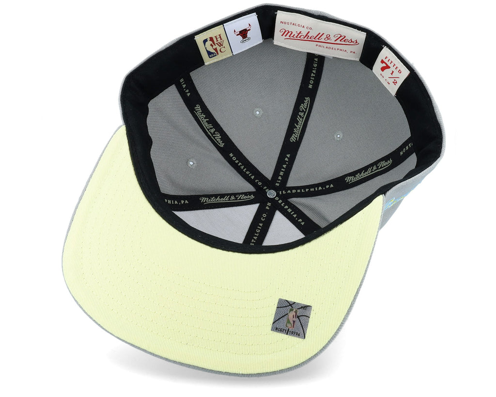 MENS MITCHELL & NESS NBA TIL DAWN FITTED HWC BULLS