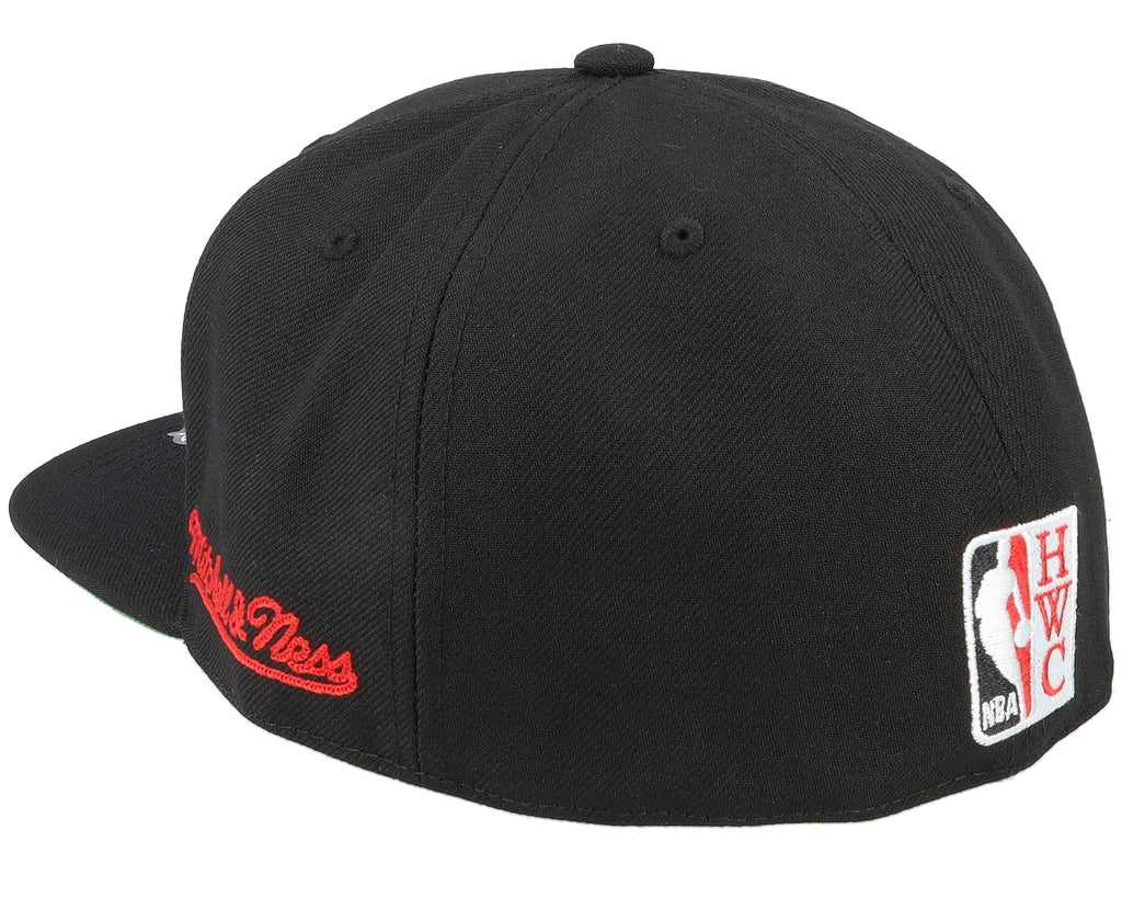 MENS MITCHELL & NESS NBA CHAINSTITCH FITTED HWC BULLS - BLACK