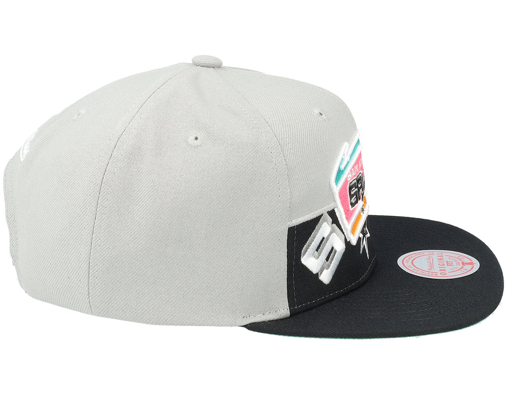 Mens Mitchell & Ness NBA HALF N HALF SNAPBACK HWC SPURS