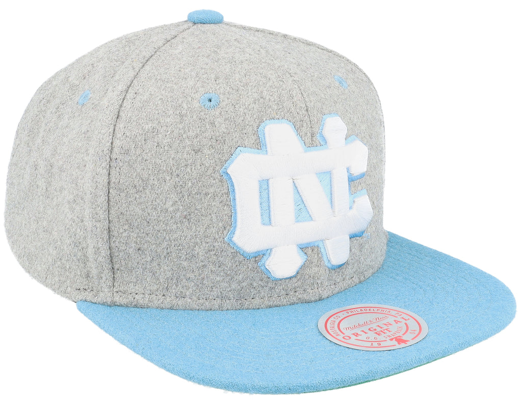 Mens Mitchell & Ness NCAA MELTON PATCH SNAPBACK NORTH CAROLINA
