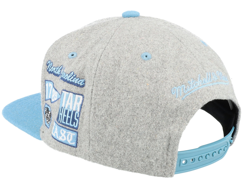 Mens Mitchell & Ness NCAA MELTON PATCH SNAPBACK NORTH CAROLINA