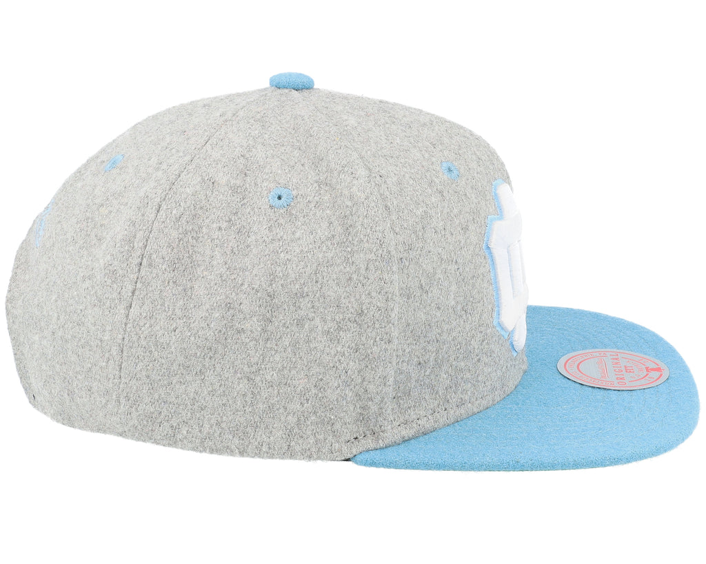 Mens Mitchell & Ness NCAA MELTON PATCH SNAPBACK NORTH CAROLINA
