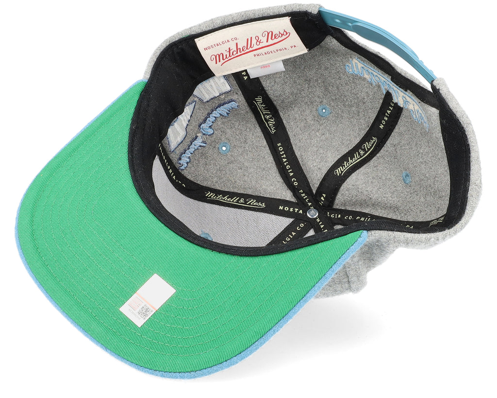 Mens Mitchell & Ness NCAA MELTON PATCH SNAPBACK NORTH CAROLINA