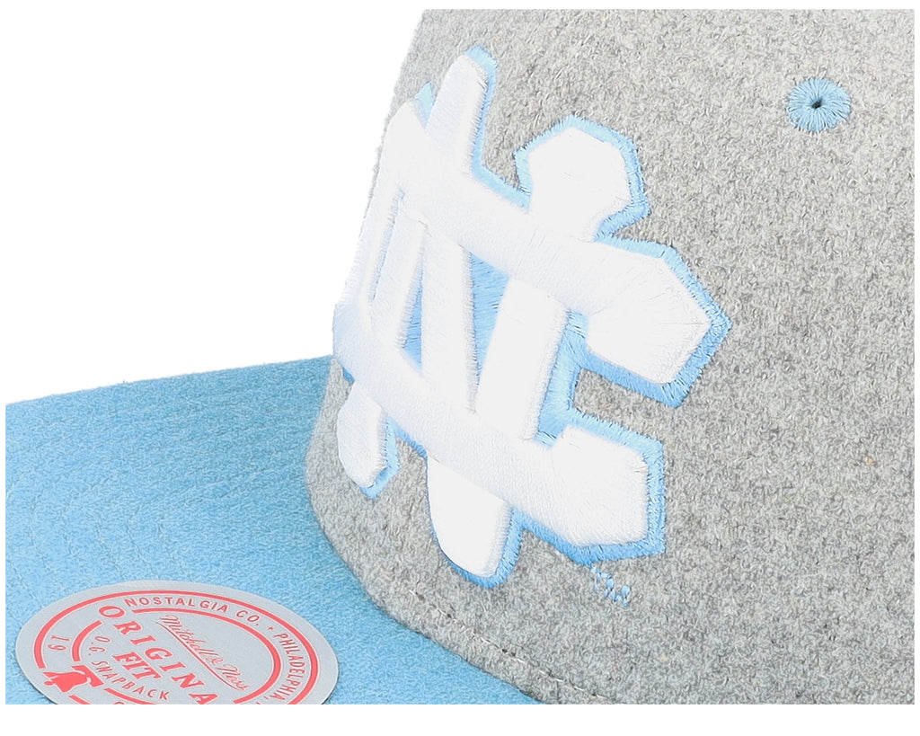 Mens Mitchell & Ness NCAA MELTON PATCH SNAPBACK NORTH CAROLINA