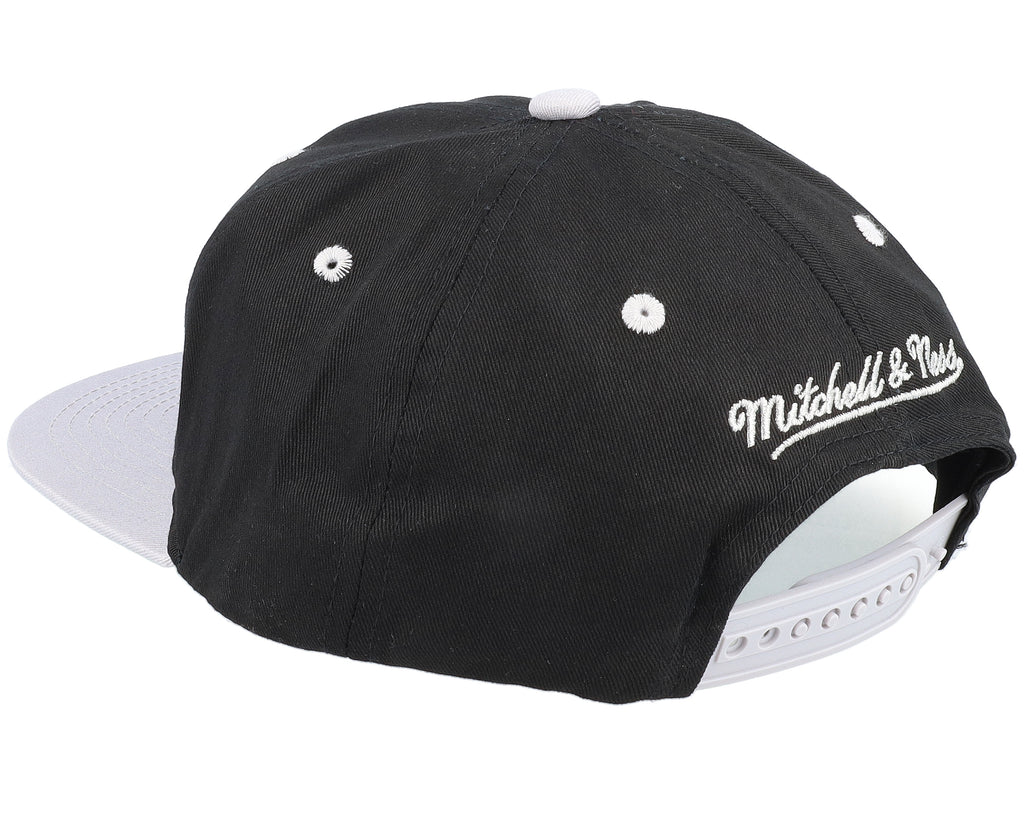 Mens Mitchell & Ness NBA VARSITY LETTER SNAPBACK HWC SPURS