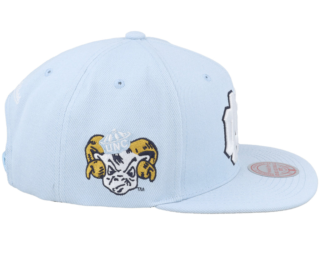 Mens Mitchell & Ness NCAA CORE SIDE SNAPBACK NORTH CAROLINA