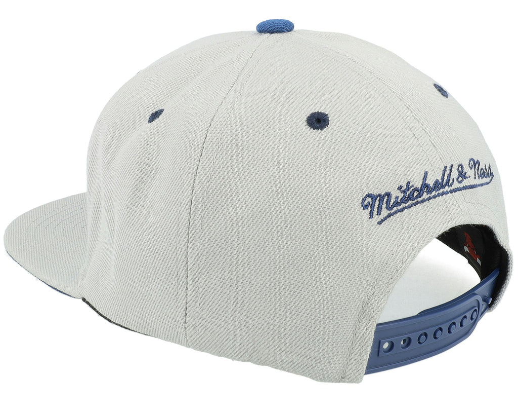 MENS MITCHELL & NESS NBA THE DISTRICT SNAPBACK BULLS - GREY