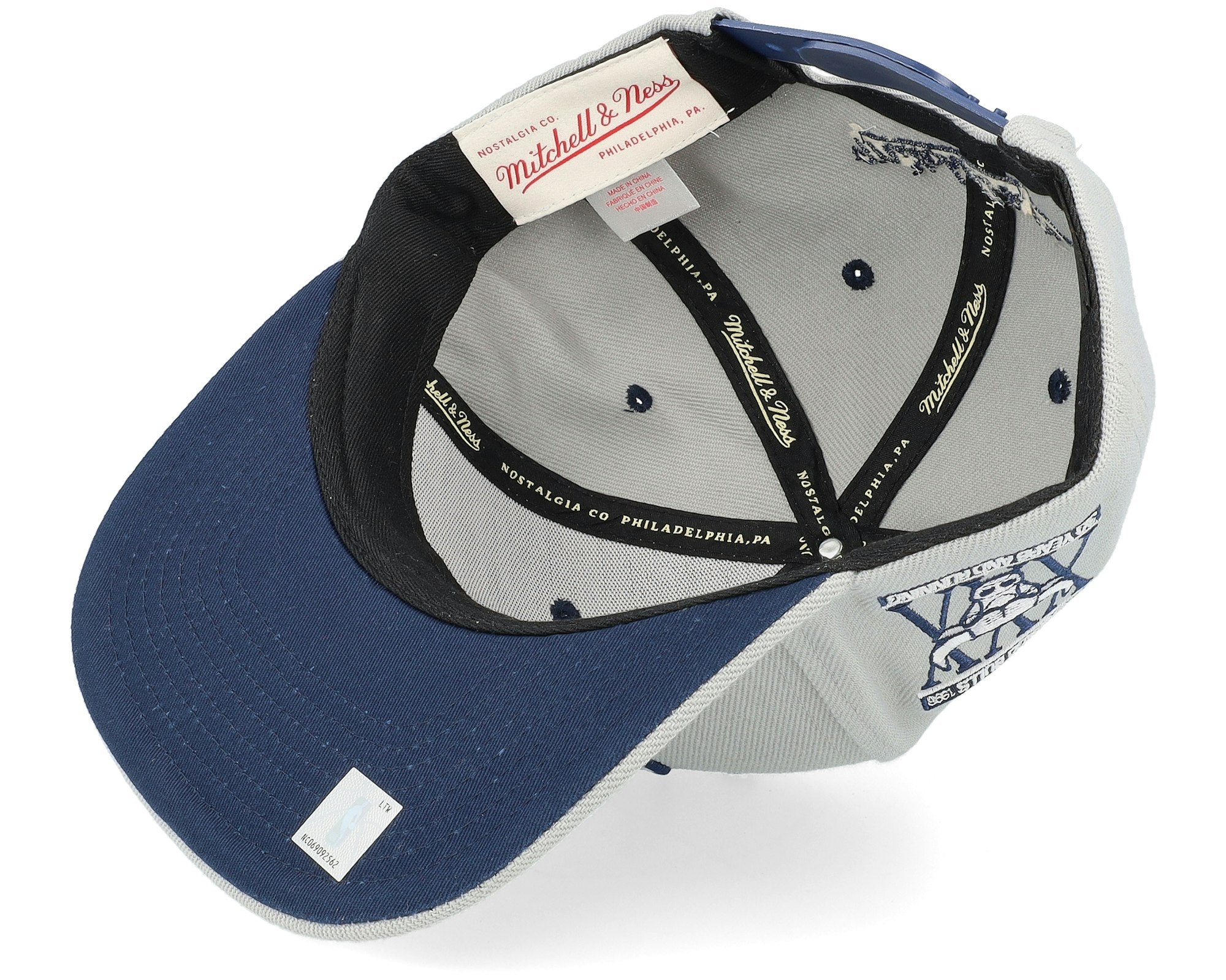 MENS MITCHELL & NESS NBA THE DISTRICT SNAPBACK BULLS - GREY