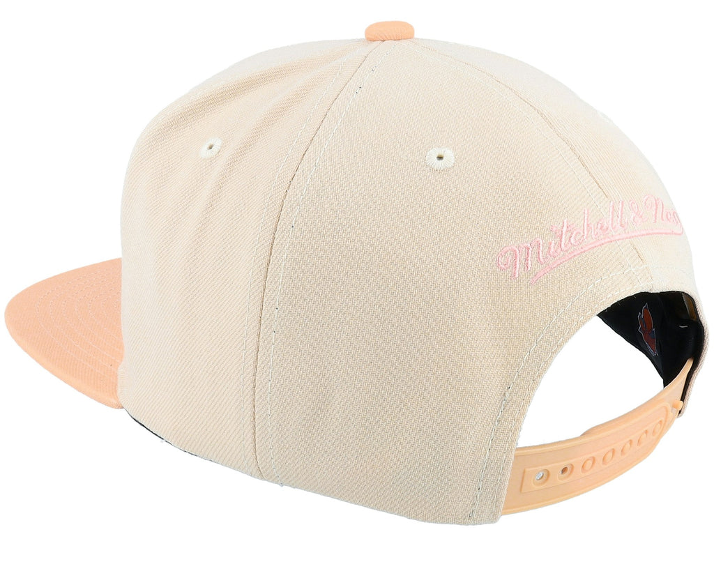 MENS MITCHELL & NESS NBA LOVERS LANE SNAPBACK KNICKS - OFF WHITE