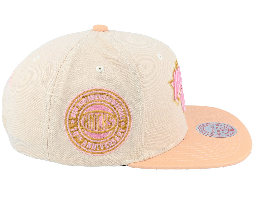 MENS MITCHELL & NESS NBA LOVERS LANE SNAPBACK KNICKS - OFF WHITE