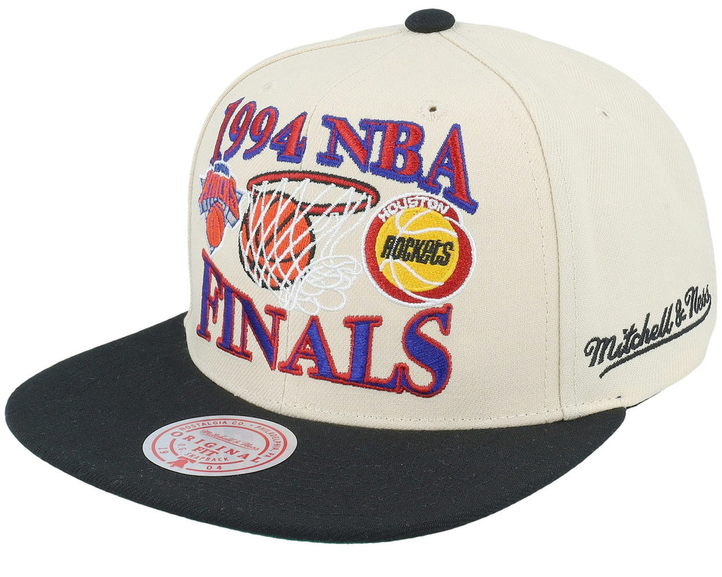 MENS MITCHELL & NESS NBA FINALS REMIX SNAPBACK ROCKETS VS. KNICKS - OFF WHITE