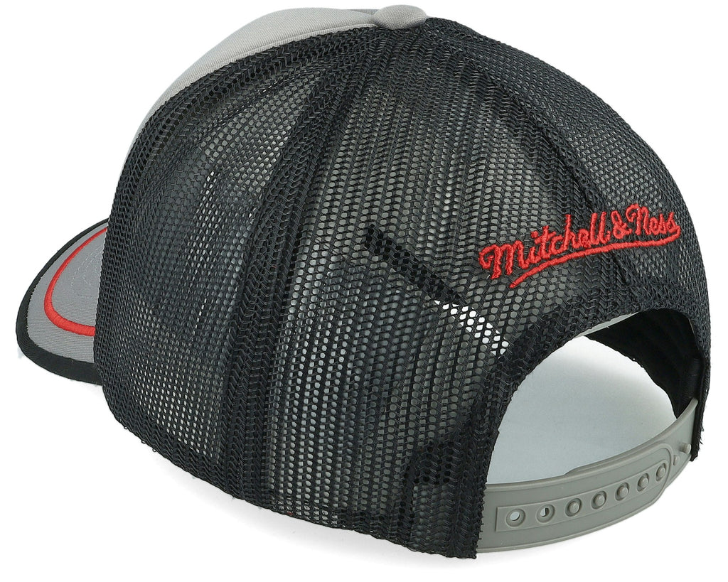 MENS MITCHELL & NESS NBA TEAM ROYALTY TRUCKER BULLS - GREY